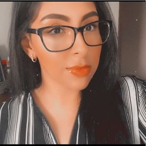 Meet your Posher, Liz